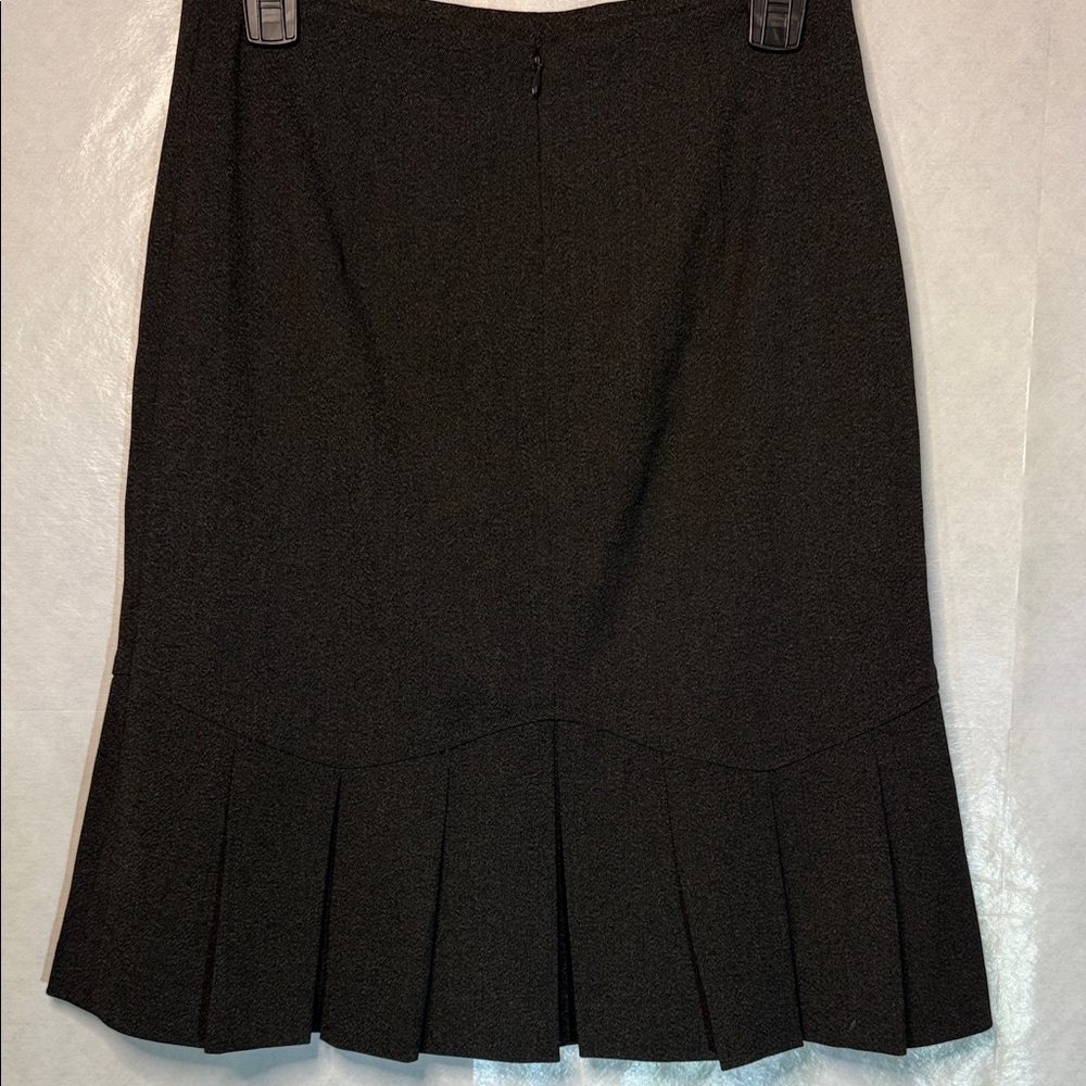 Elegant Black Women's Skirt - Picture 4 of 6